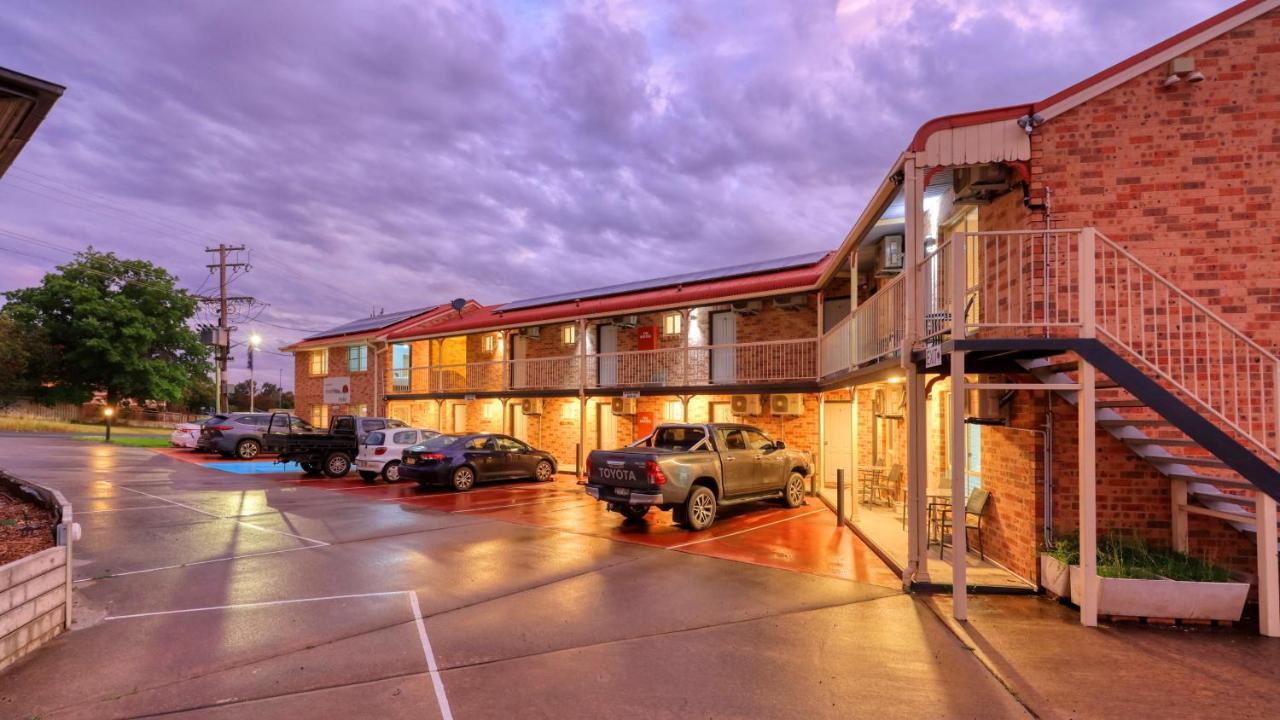 Canowindra Riverview Motel Exterior photo