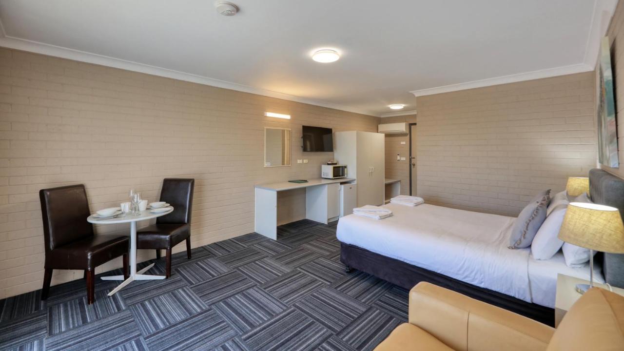 Canowindra Riverview Motel Exterior photo